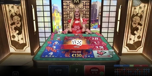 Monopoly Roll’em Live Casino Game | Evolution – Weekly Review Monopoly Roll'em Live casino game screen showing a presenter at a dice table with high and low betting areas and a €130 win display.